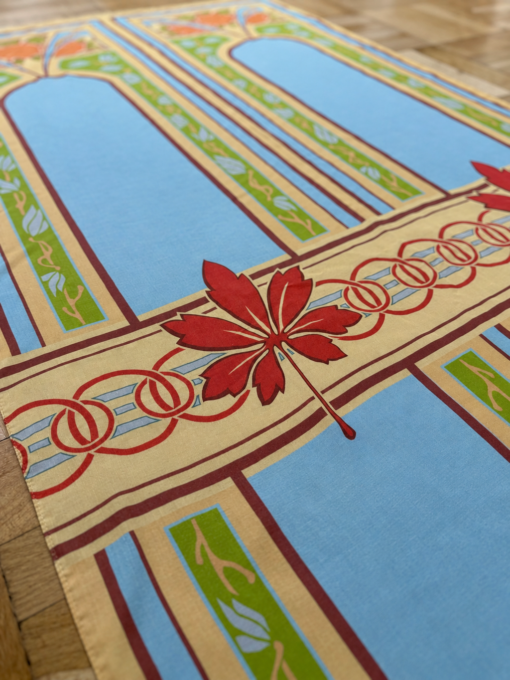 Foulard liberty con foglia d'acero rossa
