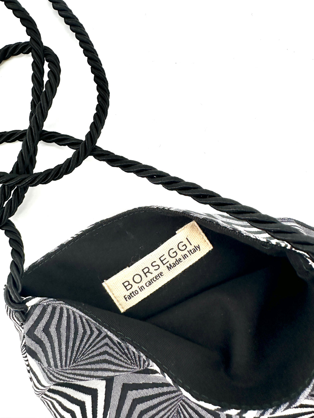 Borsina Tibetana 678 nera